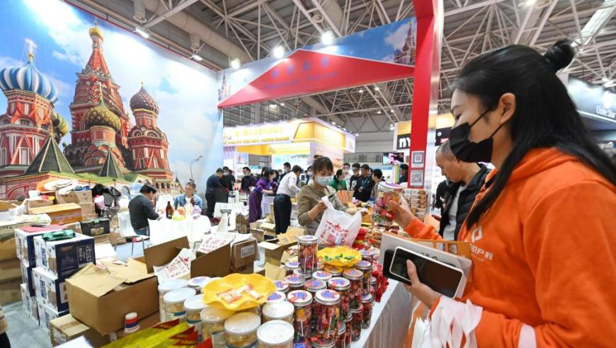 黄子弘凡杨迪声音好像,2025澳门管家婆资料免费大全,动态词语解释落实_内测版V3.13